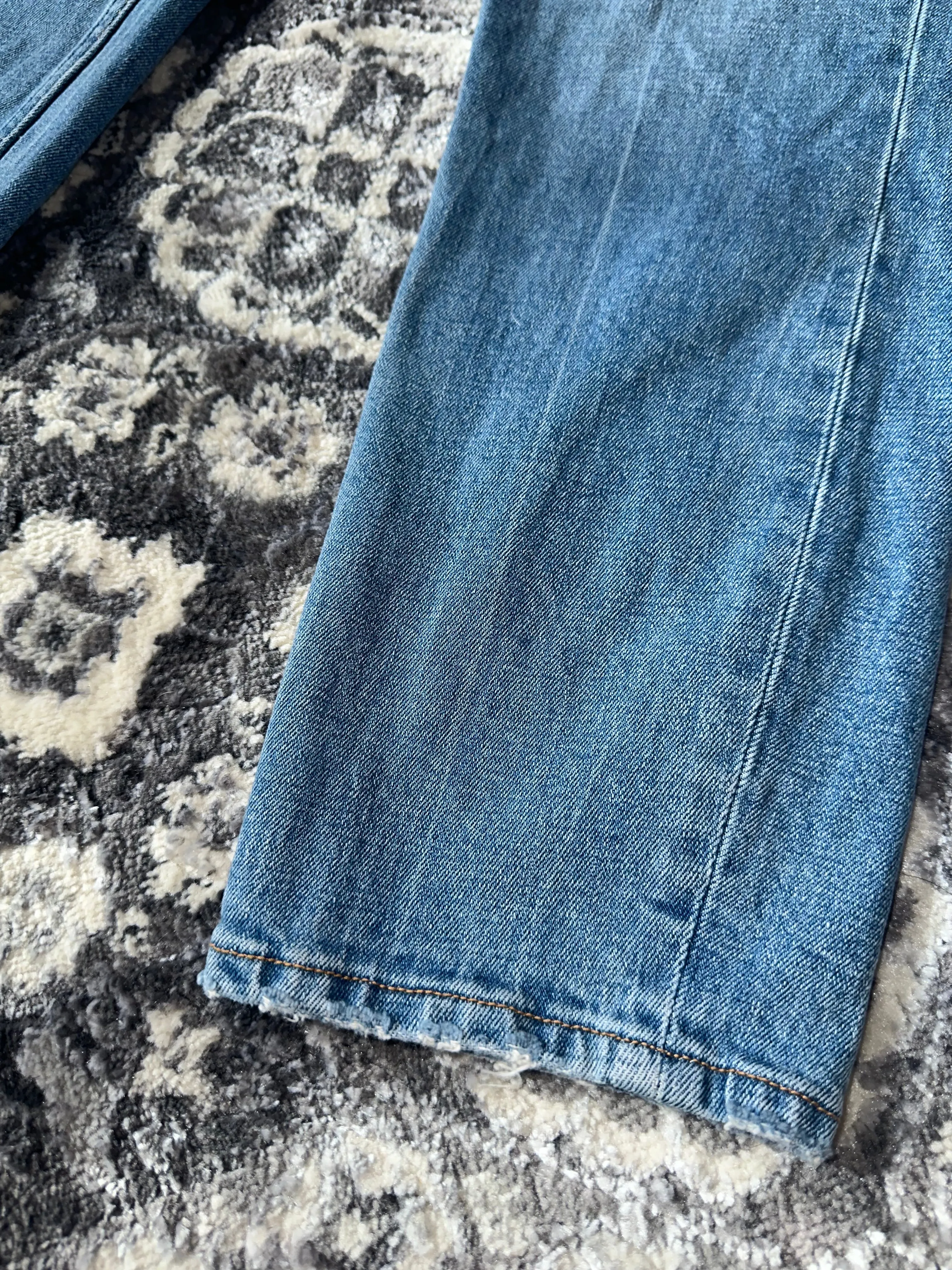 Abercrombie & Fitch (24 // 00) The High Rise Denim Mom Jeans