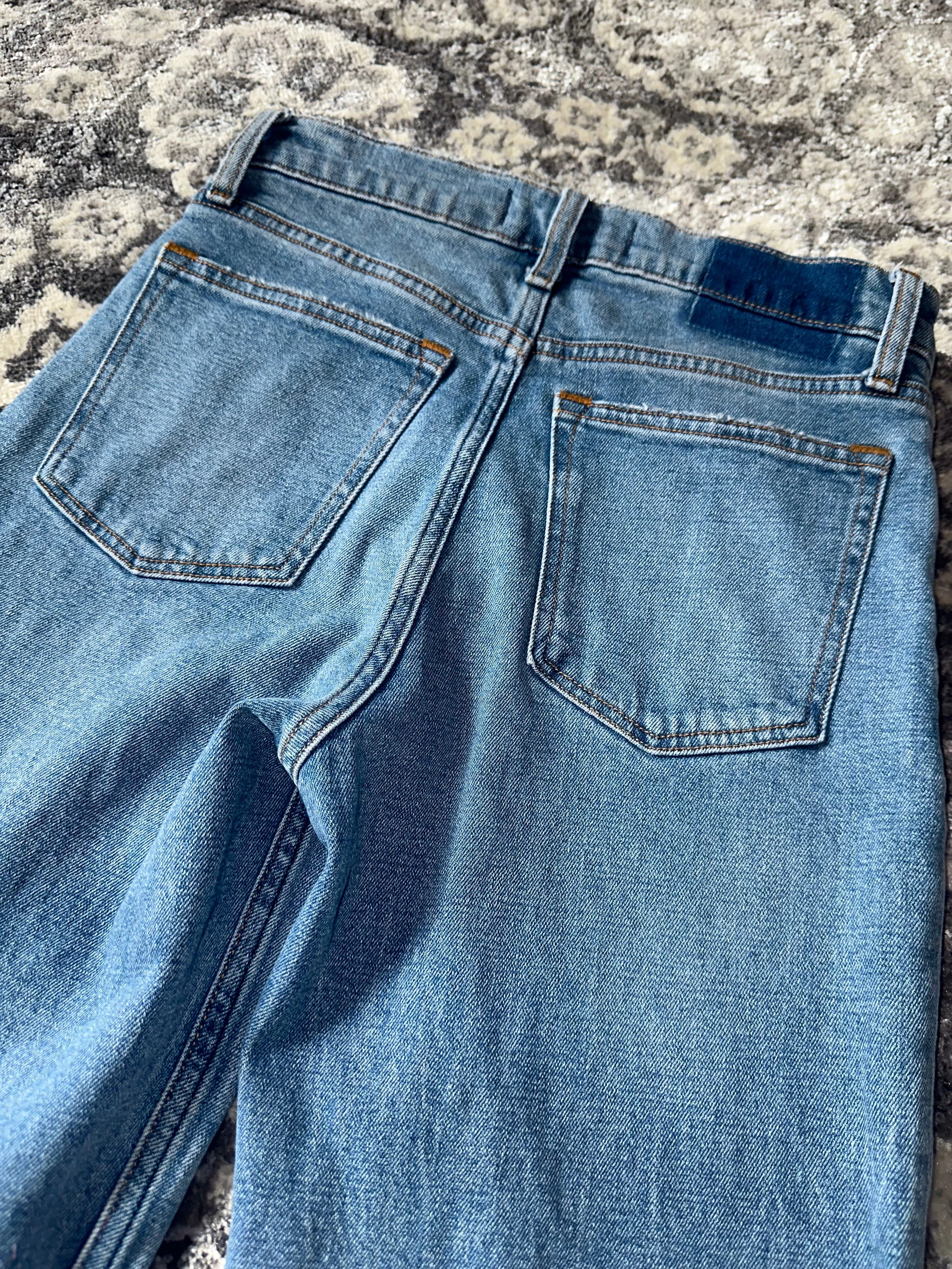 Abercrombie & Fitch (24 // 00) The High Rise Denim Mom Jeans