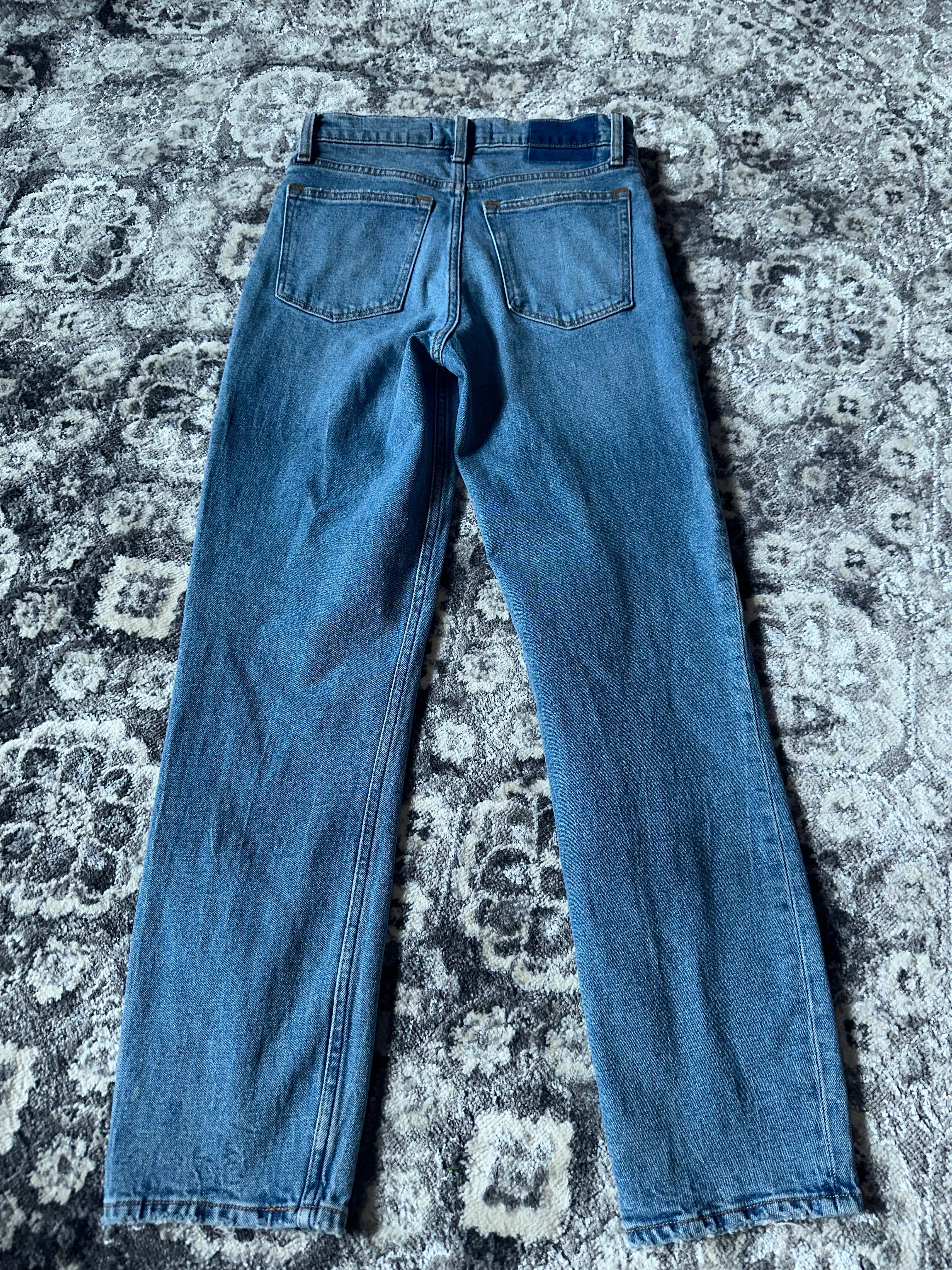 Abercrombie & Fitch (24 // 00) The High Rise Denim Mom Jeans