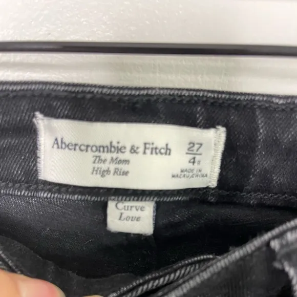 Abercrombie &amp; Fitch Curve Love High Rise Mom Jeans Sz 27 4R in black distressed