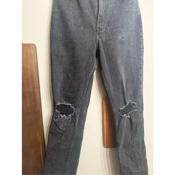 Abercrombie &amp; Fitch Gray Distressed Ultra High-Rise Long Mom Jeans Size 27/4