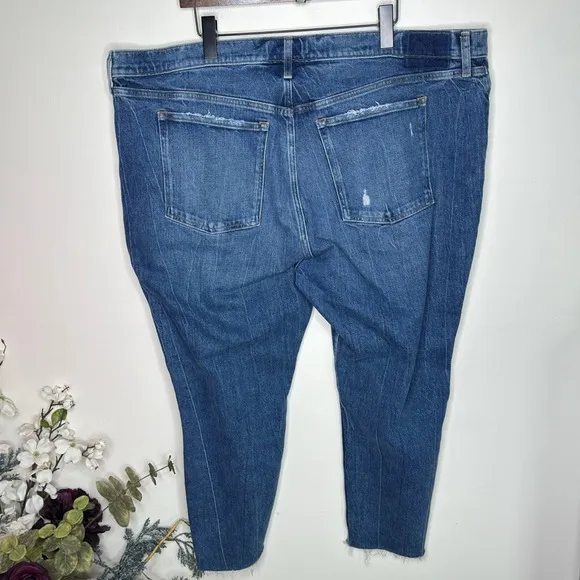 ABERCROMBIE &amp; FITCH High Rise Mom Jean Medium Ripped Wash {VV16}