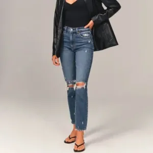 ABERCROMBIE &amp; FITCH High Rise Mom Jean Medium Ripped Wash {VV16}