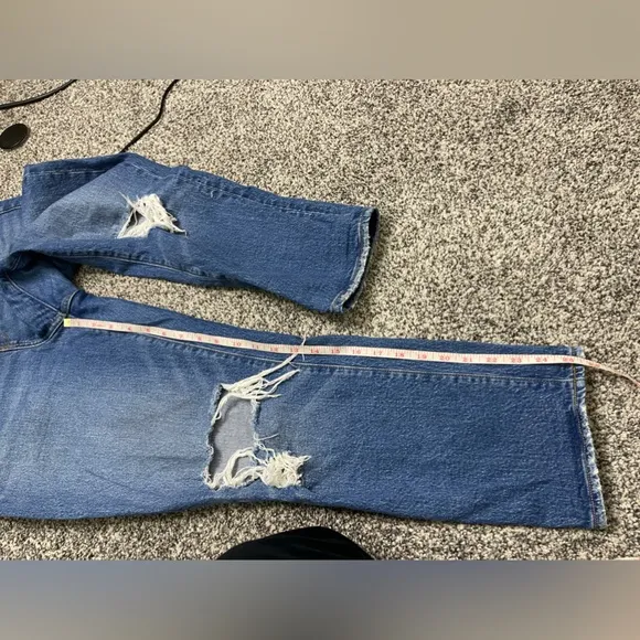 Abercrombie &amp; Fitch Mid Rise Boyfriend Distressed jeans 30 10R 26” inseam