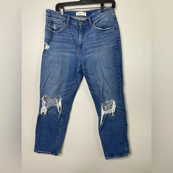 Abercrombie &amp; Fitch Mid Rise Boyfriend Distressed jeans 30 10R 26” inseam