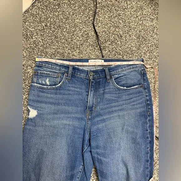 Abercrombie &amp; Fitch Mid Rise Boyfriend Distressed jeans 30 10R 26” inseam