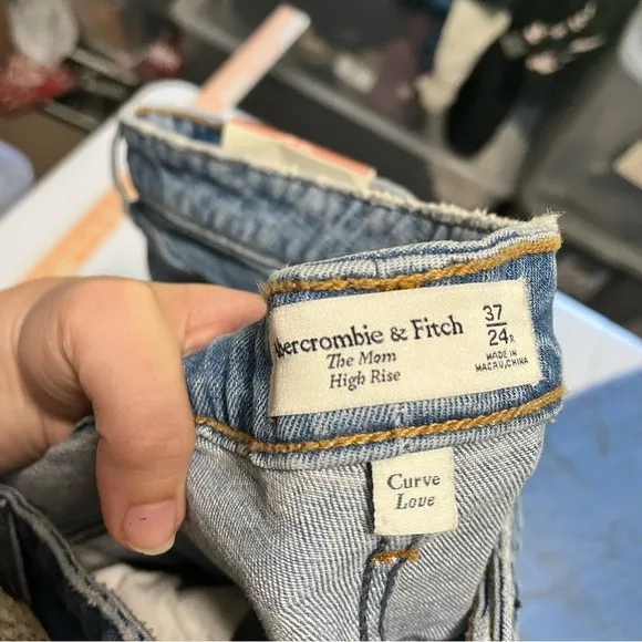 Abercrombie &amp; Fitch The Mom High Rise Jeans Plus Size 24 Regular 37 Inches Q