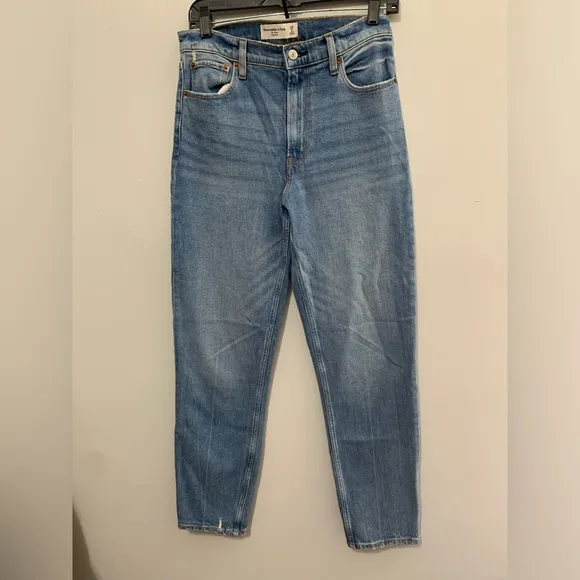 Abercrombie and Fitch the mom high rise jeans size 29/8R