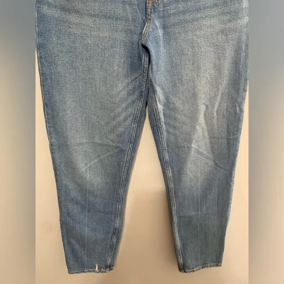 Abercrombie and Fitch the mom high rise jeans size 29/8R