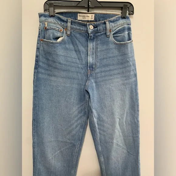 Abercrombie and Fitch the mom high rise jeans size 29/8R