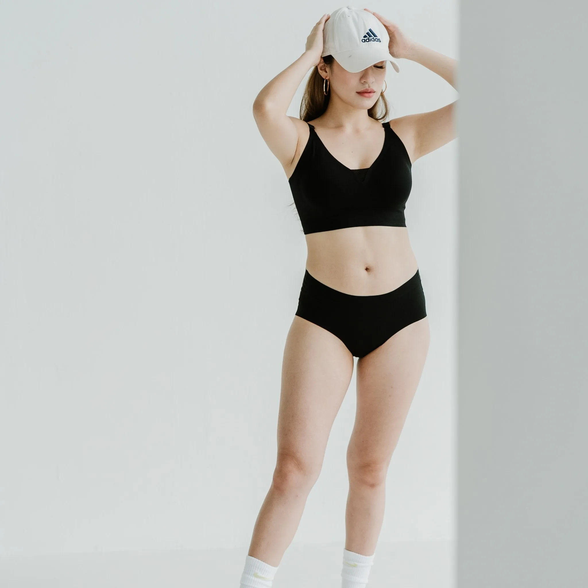 AIR-LEISURE Midi U-Back Seamless Bra in Black (Size XS only)