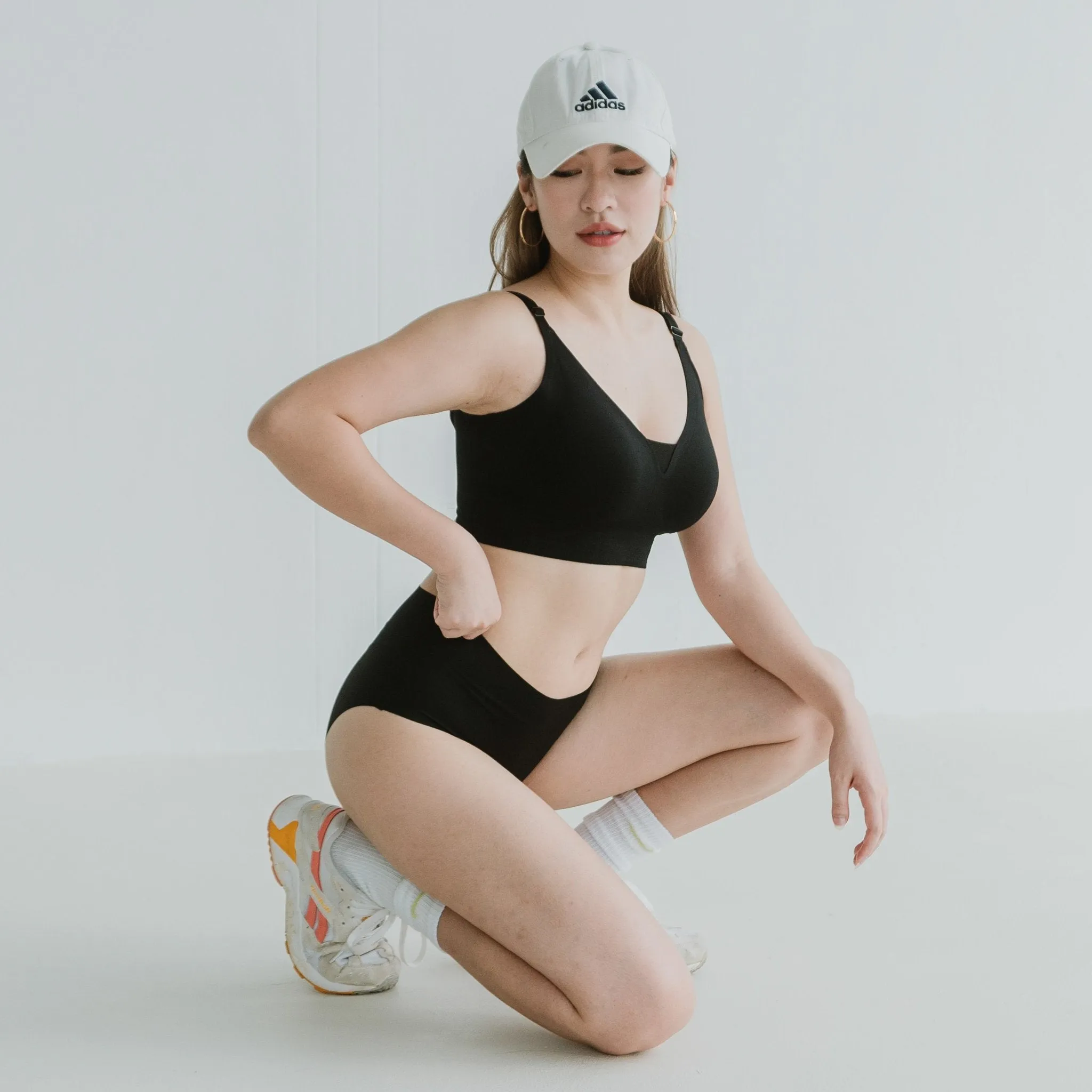 AIR-LEISURE Midi U-Back Seamless Bra in Black (Size XS only)