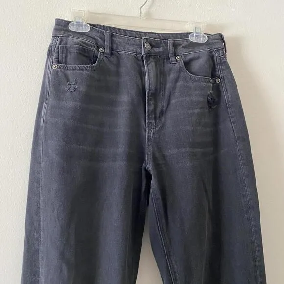 AMERICAN EAGLE black high rise busted knee mom jeans