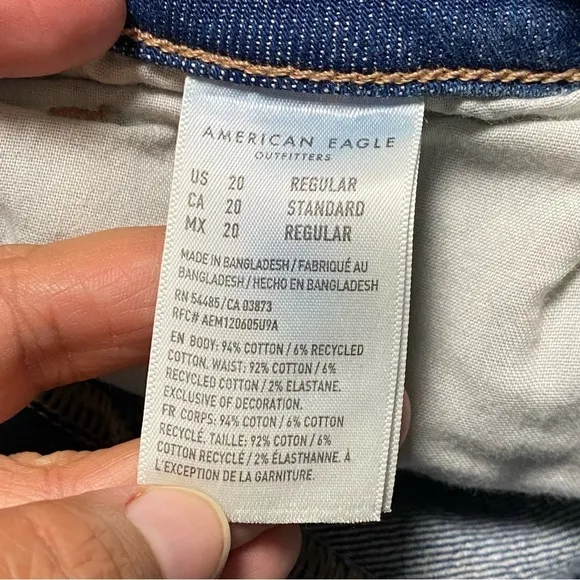 American Eagle Jeans Womens Size 20 Blue Mom Jean distressed Comfort Stretch NWT