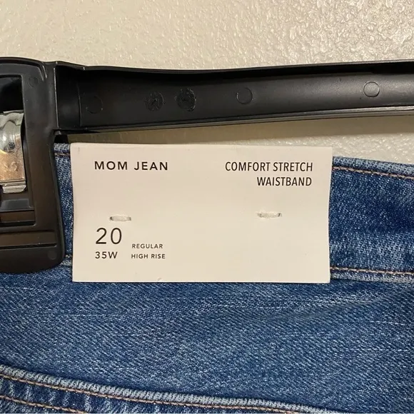 American Eagle Jeans Womens Size 20 Blue Mom Jean distressed Comfort Stretch NWT