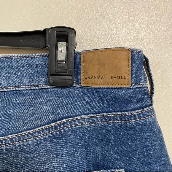 American Eagle Jeans Womens Size 20 Blue Mom Jean distressed Comfort Stretch NWT