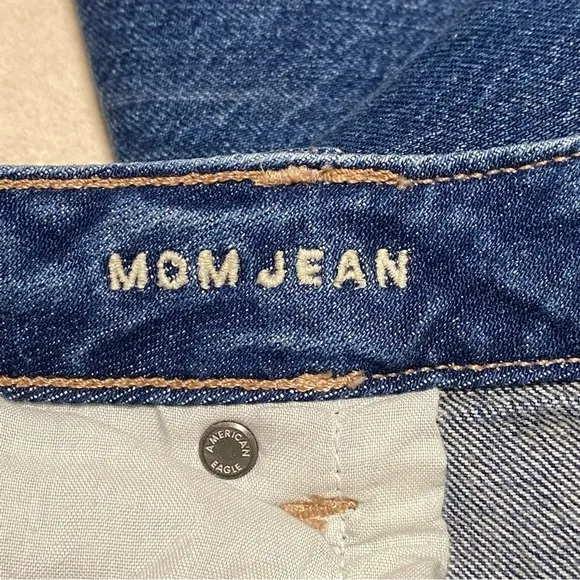 American Eagle Jeans Womens Size 20 Blue Mom Jean distressed Comfort Stretch NWT