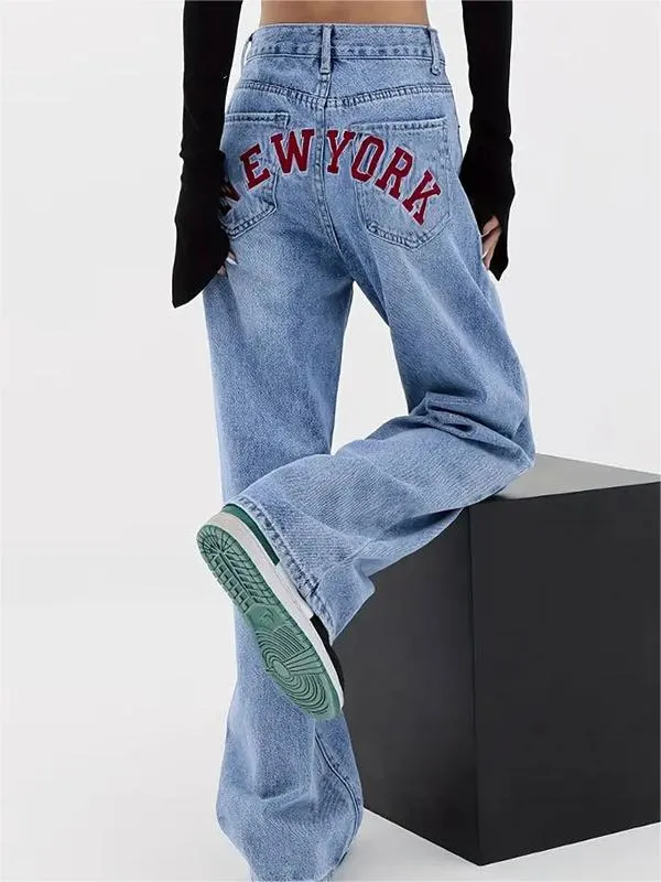 Baggy Boyfriend Jeans mit bestickten Rückenmotiv