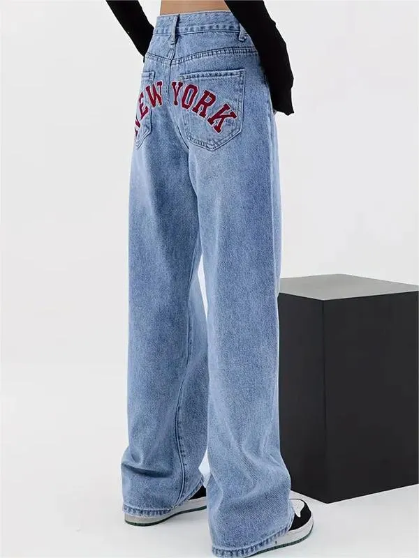 Baggy Boyfriend Jeans mit bestickten Rückenmotiv