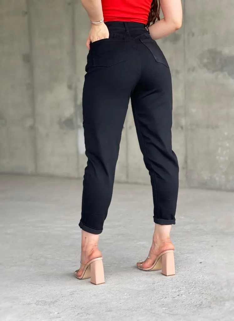 BLACK MOM JEANS
