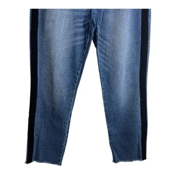 Brand New Unpublished Heather High Waist Mom Fit Blue Distress Jeans Size 28