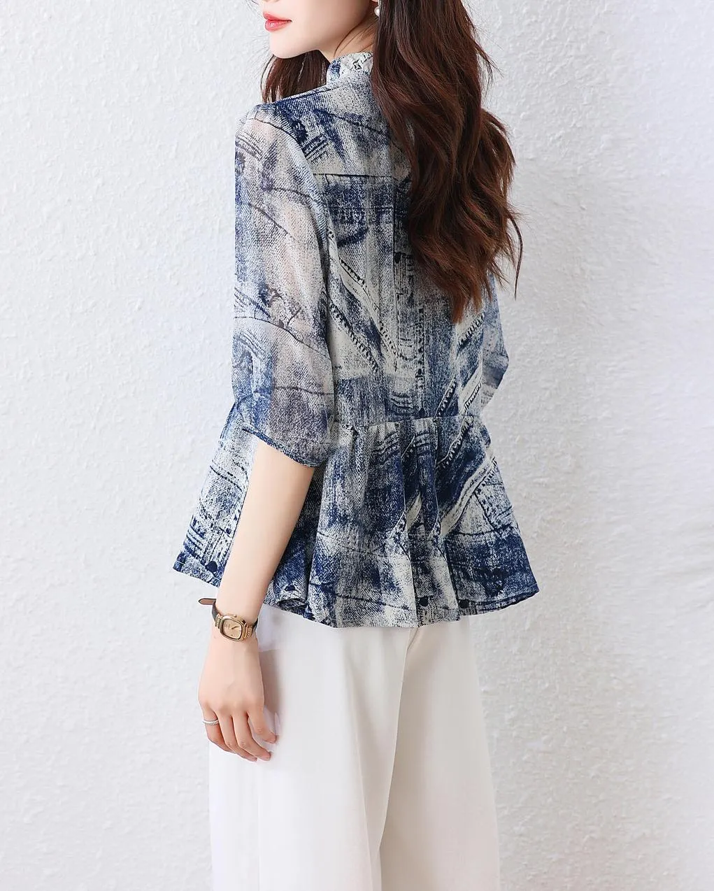 Elegant Women's Blouse with Ruffle Neckline and Loose-fit Design