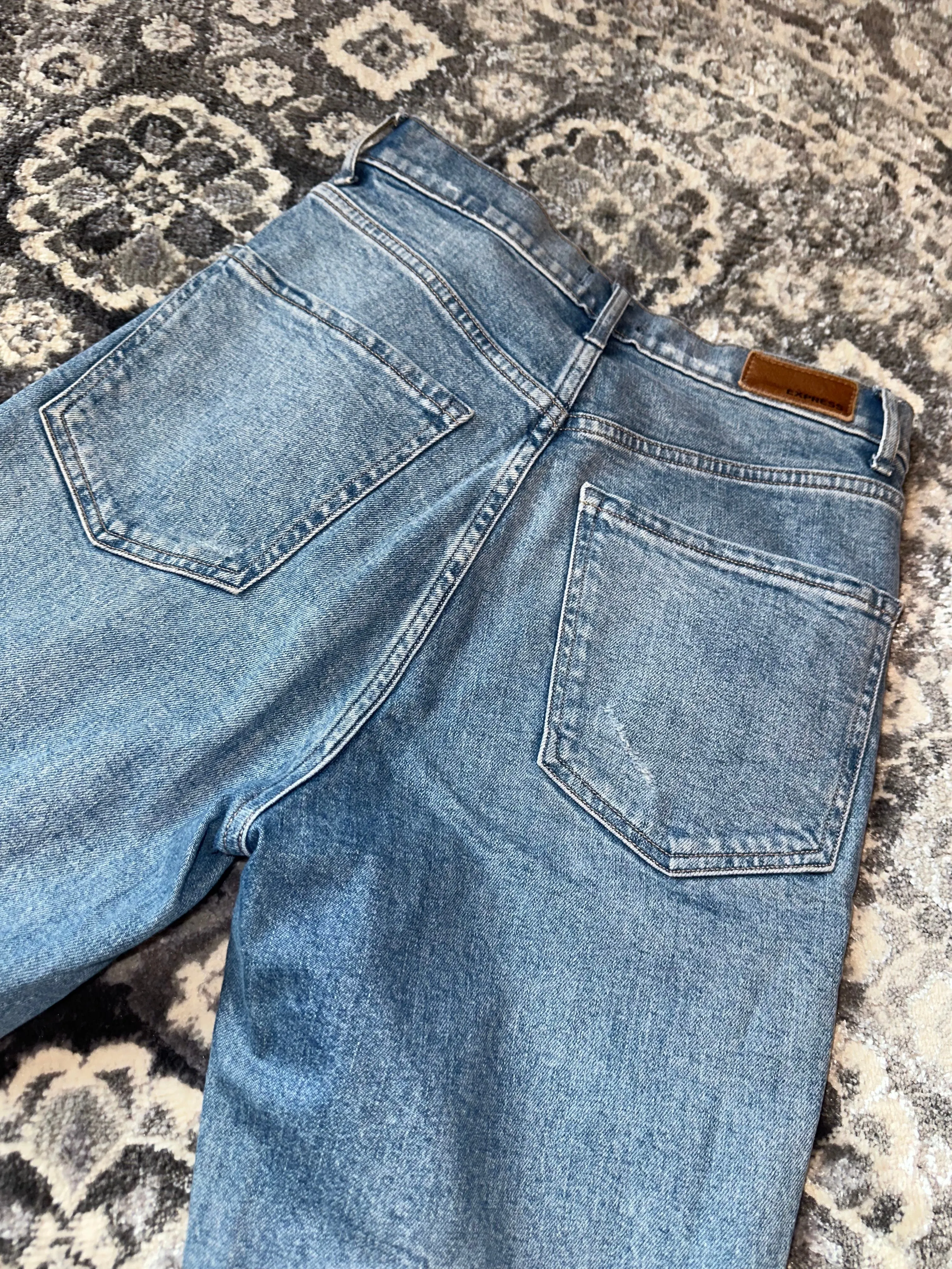Express (4) Light Wash Distressed Super High Rise Mom Jean