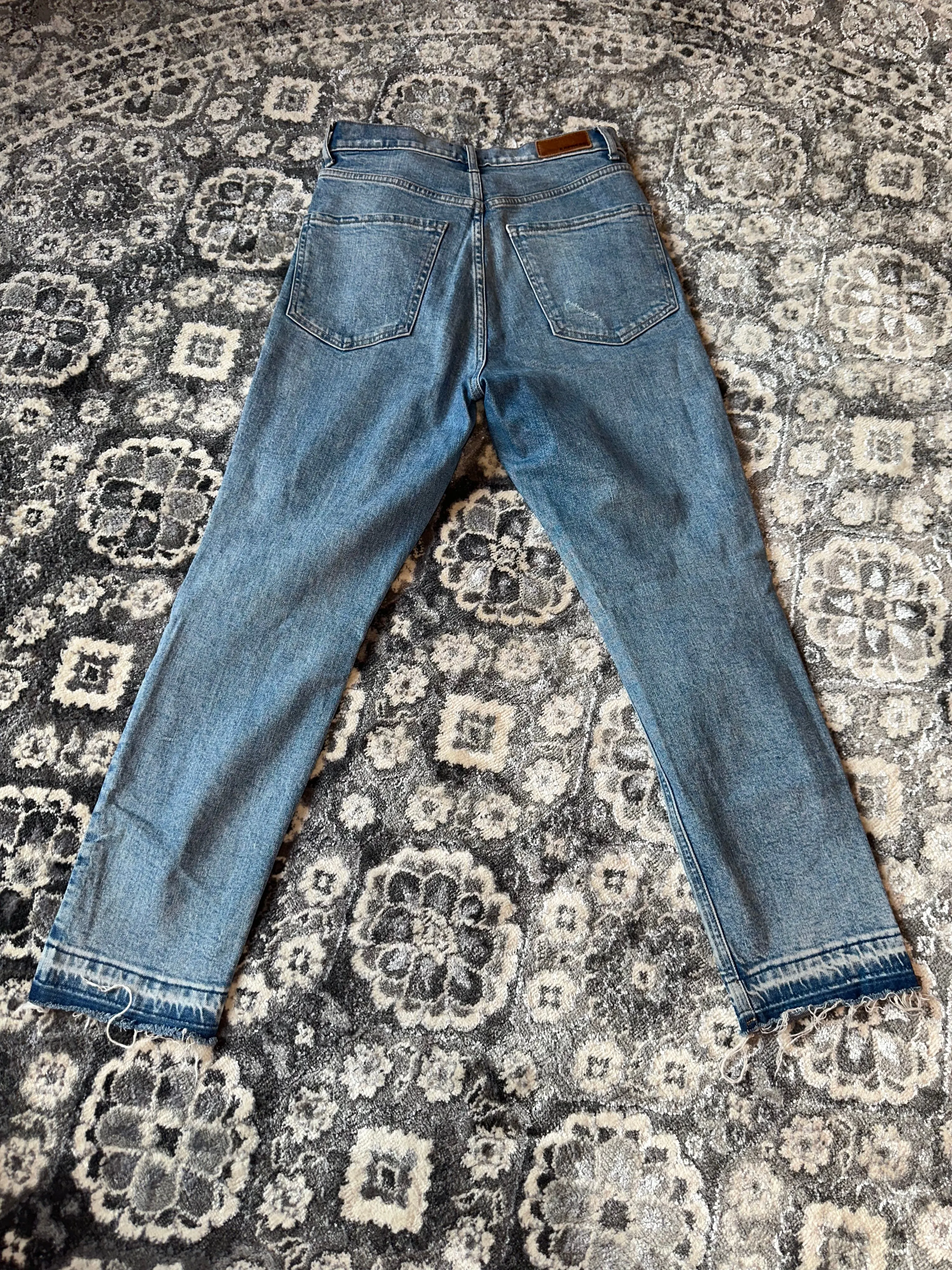 Express (4) Light Wash Distressed Super High Rise Mom Jean