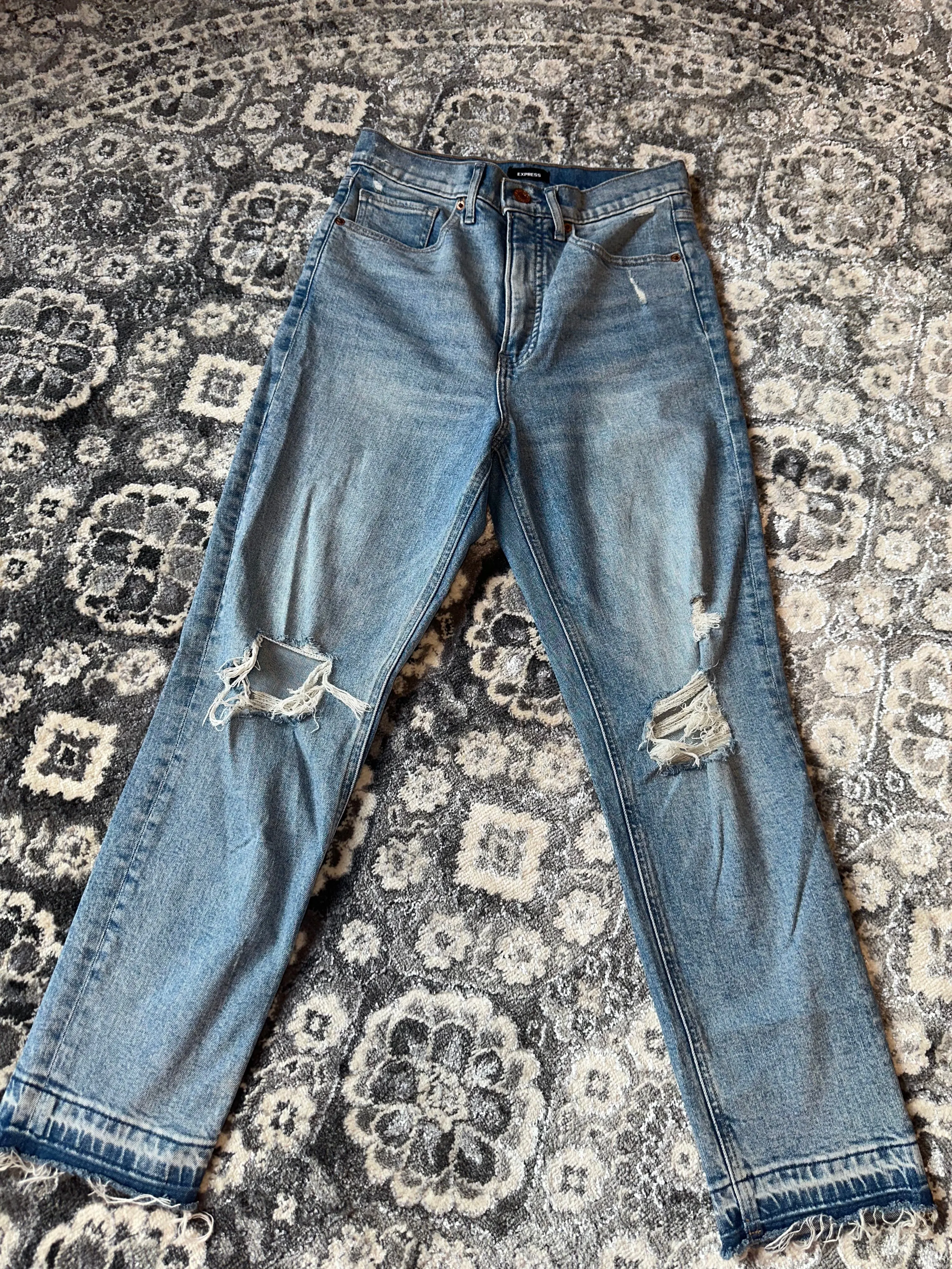 Express (4) Light Wash Distressed Super High Rise Mom Jean