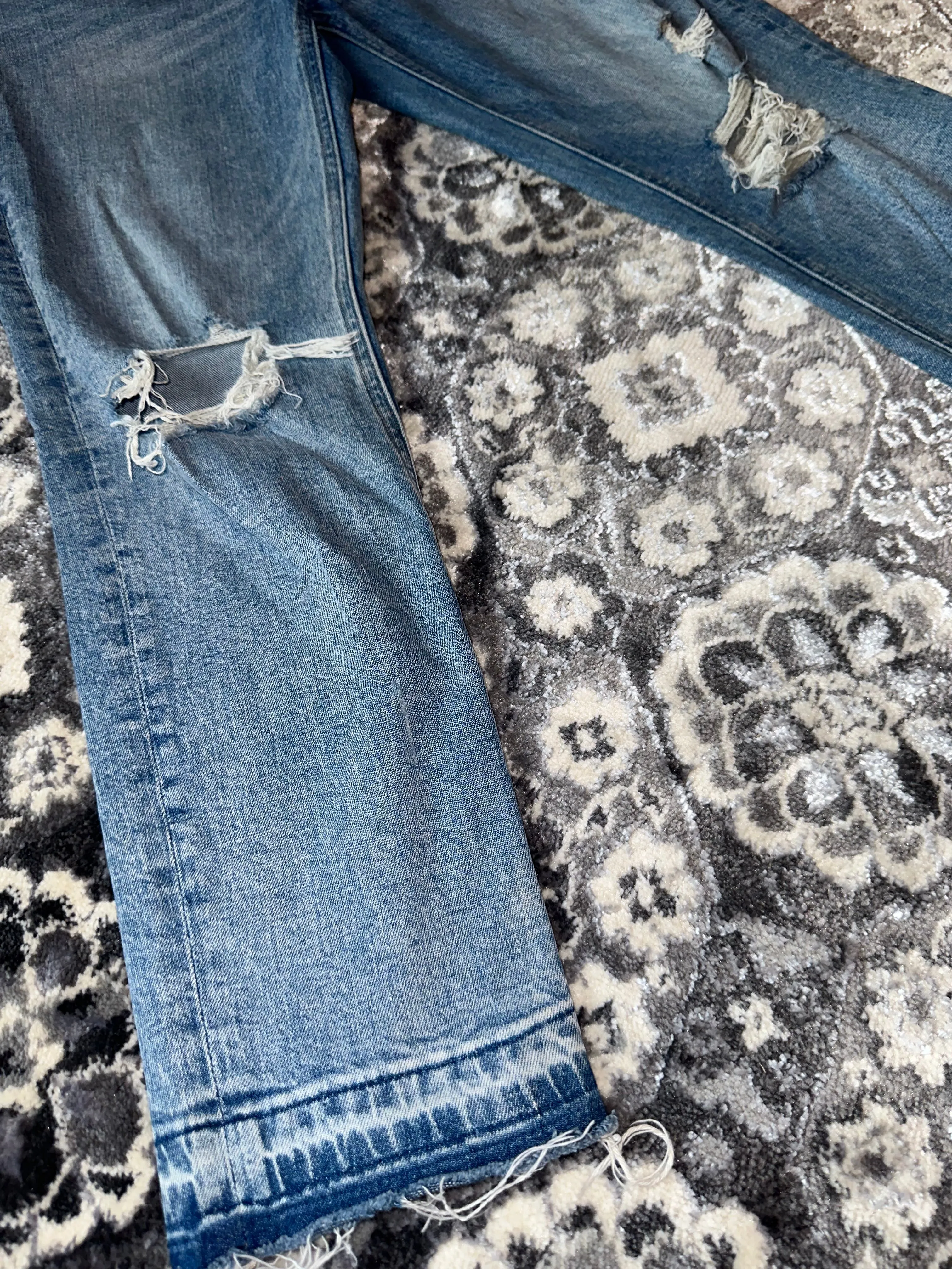 Express (4) Light Wash Distressed Super High Rise Mom Jean