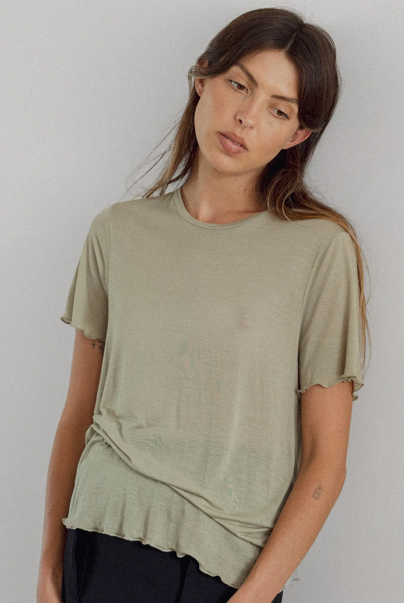 FINE KNIT SLOUCH TEE – HAZY OLIVE