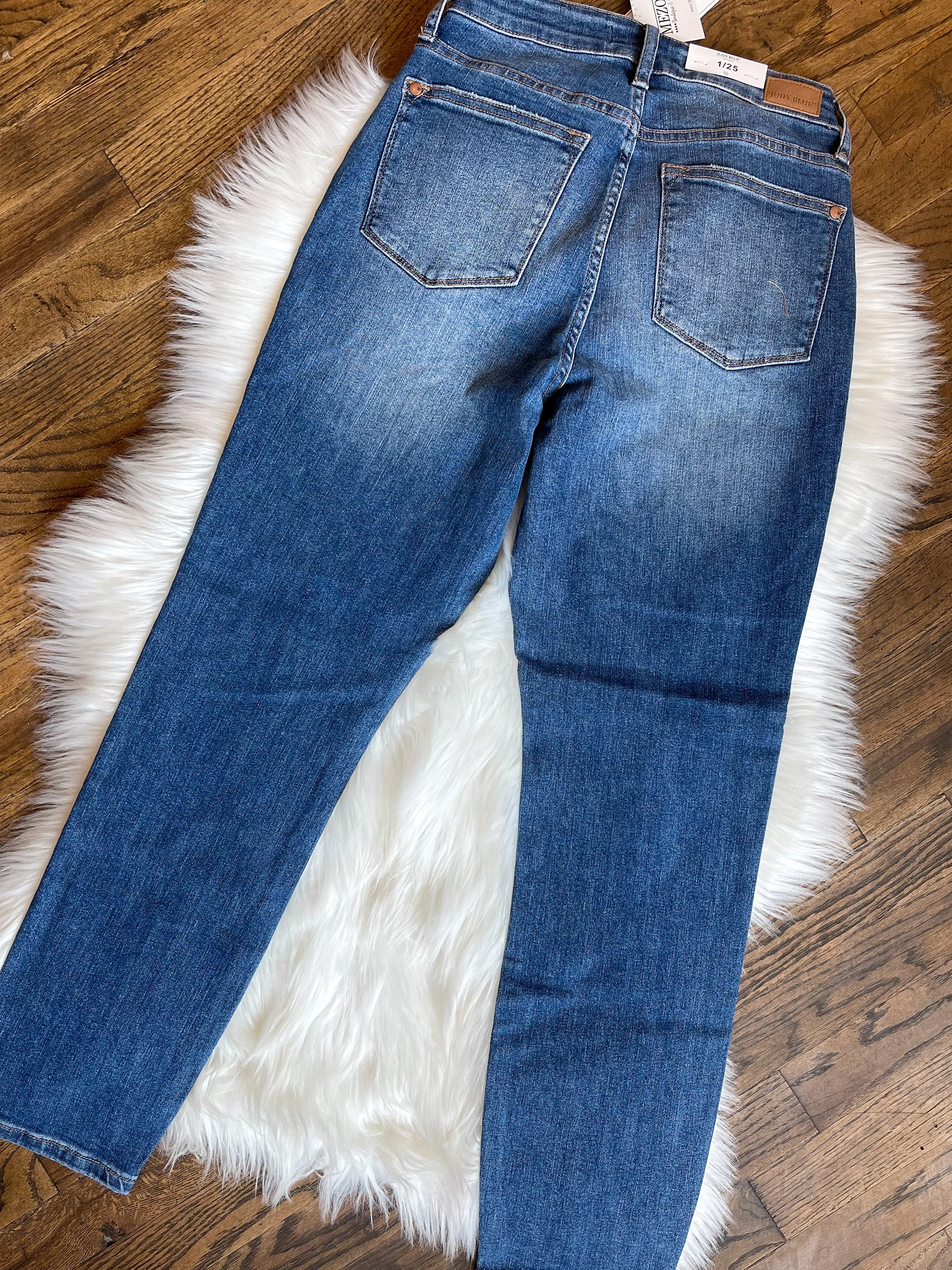 Judy Blue || Fallon High Waist Non-Distressed Boyfriend Jean