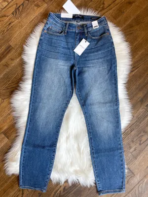Judy Blue || Fallon High Waist Non-Distressed Boyfriend Jean