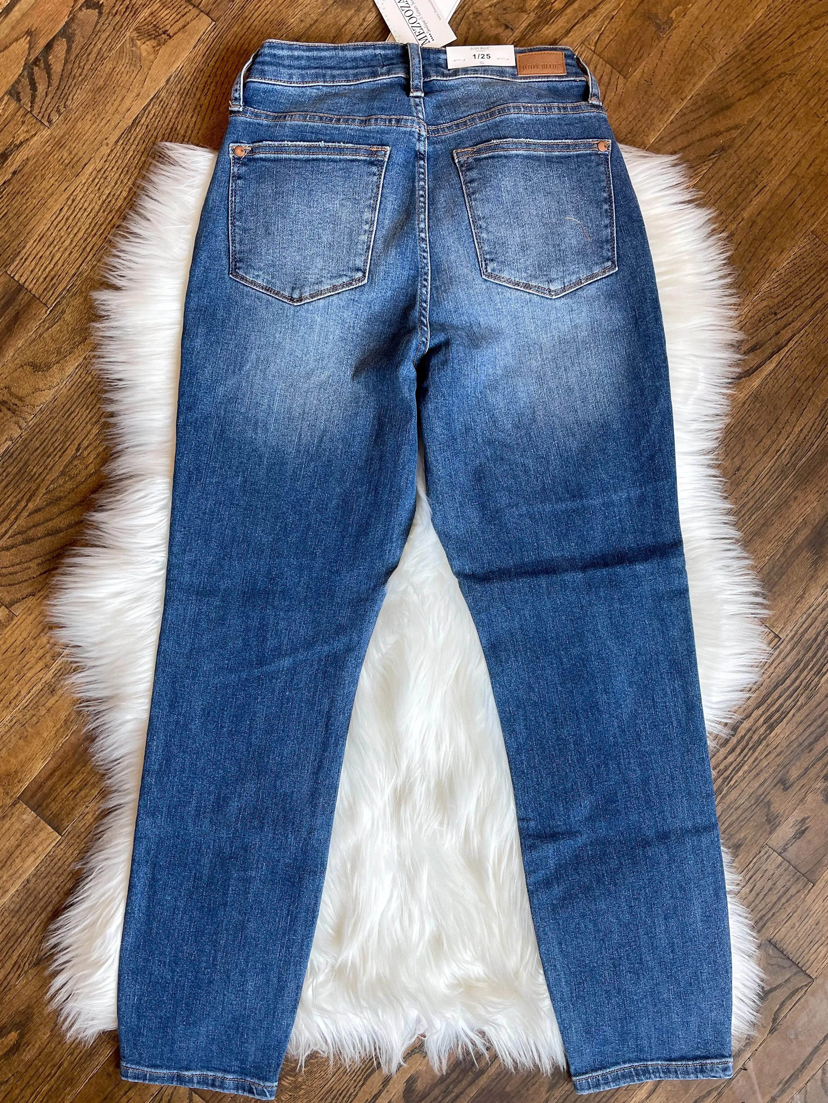 Judy Blue || Fallon High Waist Non-Distressed Boyfriend Jean