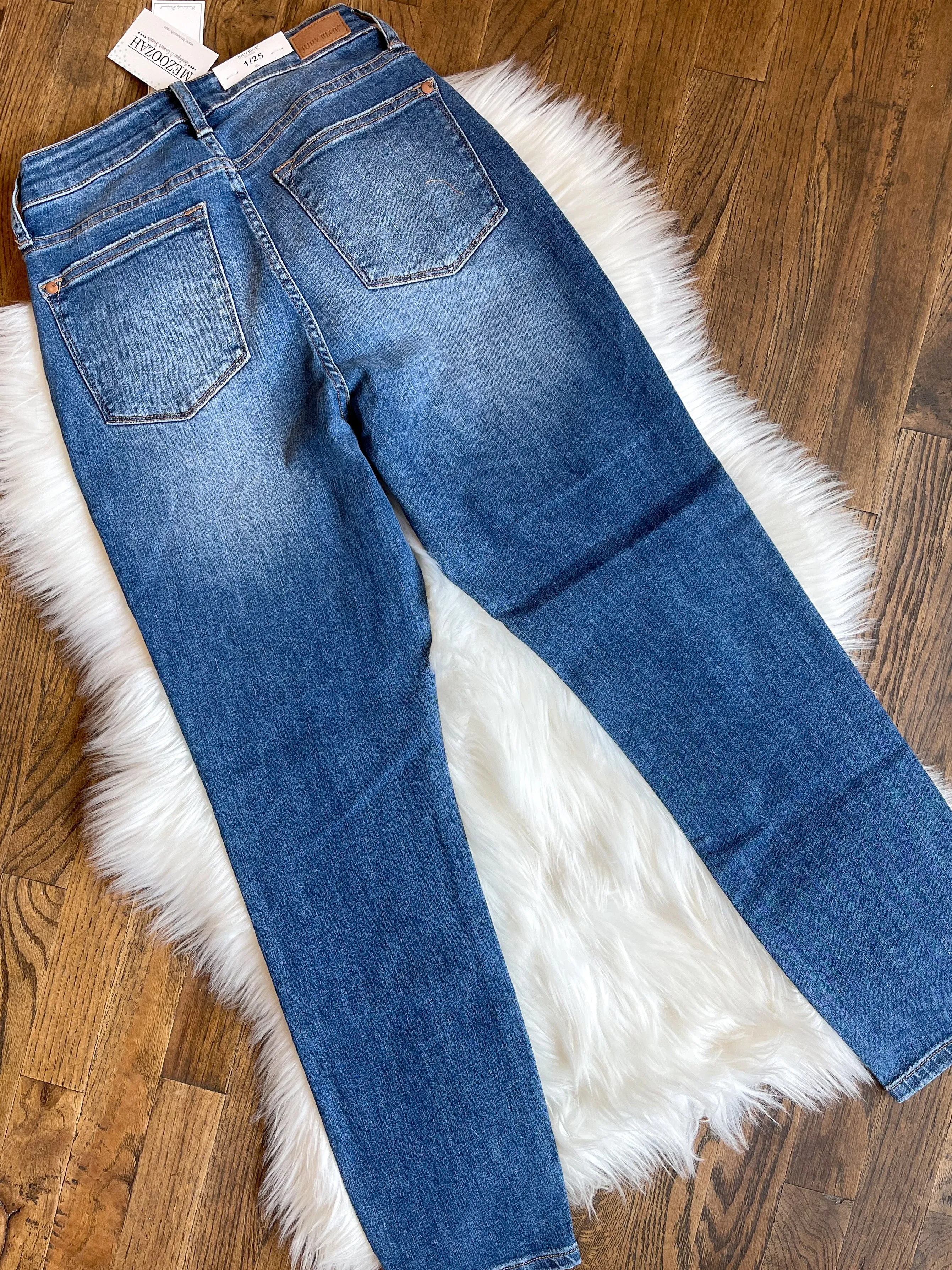 Judy Blue || Fallon High Waist Non-Distressed Boyfriend Jean