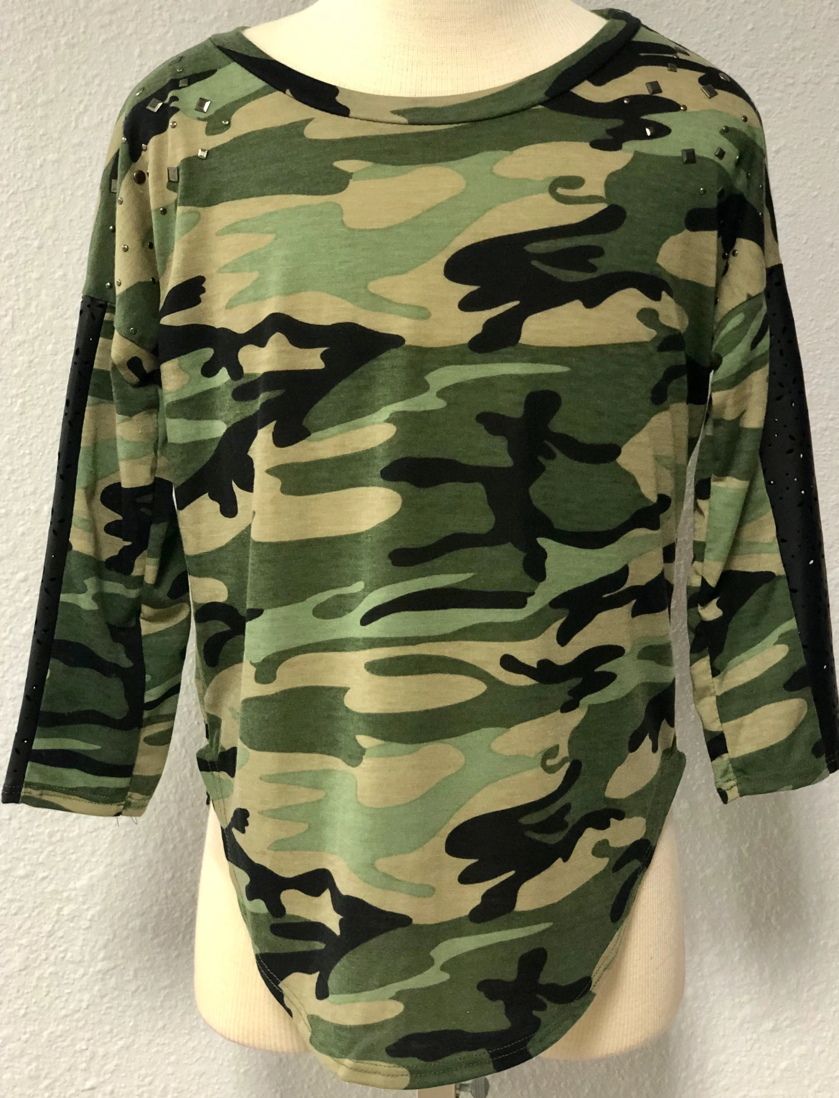 K CAMO RAGLAN TOP