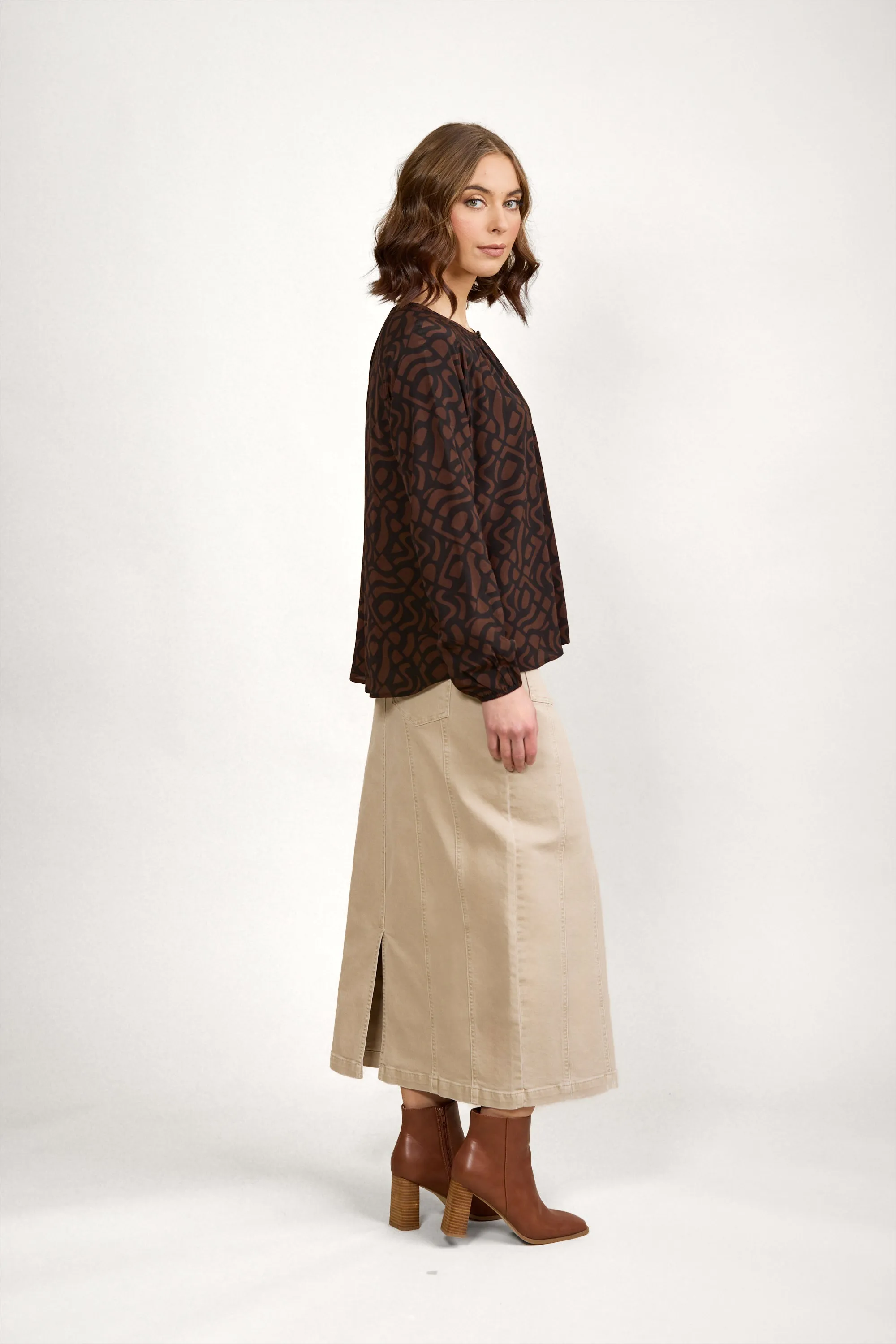 Knewe Label - Story Top