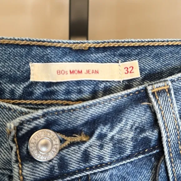 LEVIS 80s Mom Jeans size 32x30