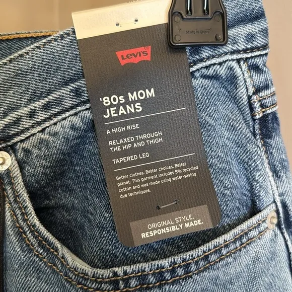 LEVIS 80s Mom Jeans size 32x30