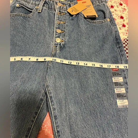 Levi’s High Waisted Mom Denim Jeans Button Fly Women’s Size 28