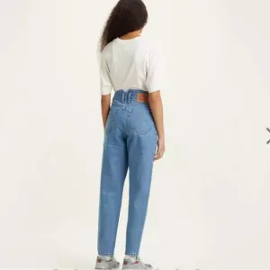Levi’s High Waisted Mom Denim Jeans Button Fly Women’s Size 28