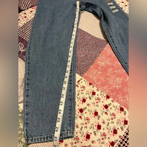 Levi’s High Waisted Mom Denim Jeans Button Fly Women’s Size 28