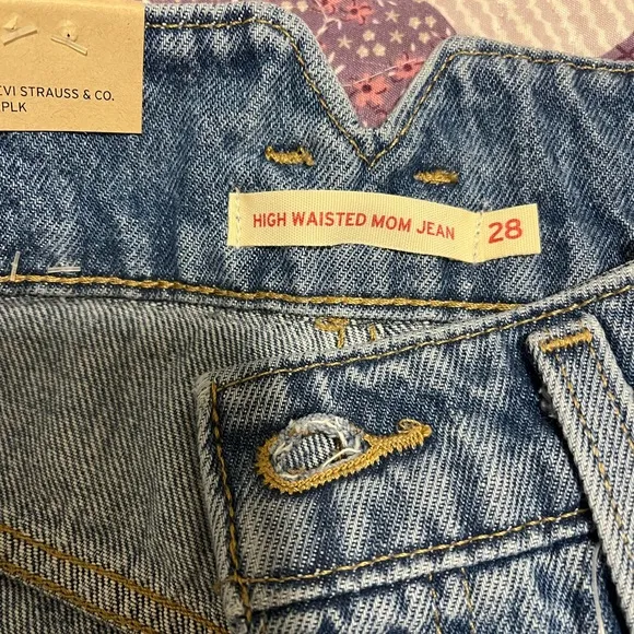 Levi’s High Waisted Mom Denim Jeans Button Fly Women’s Size 28