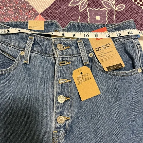 Levi’s High Waisted Mom Denim Jeans Button Fly Women’s Size 28