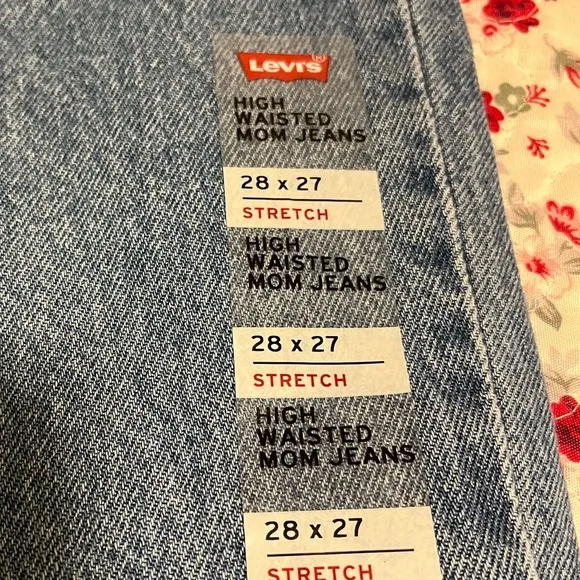 Levi’s High Waisted Mom Denim Jeans Button Fly Women’s Size 28