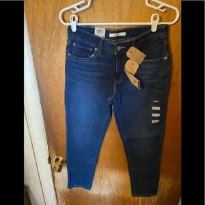 𝅺LEVI’S stratus boy friend jeans