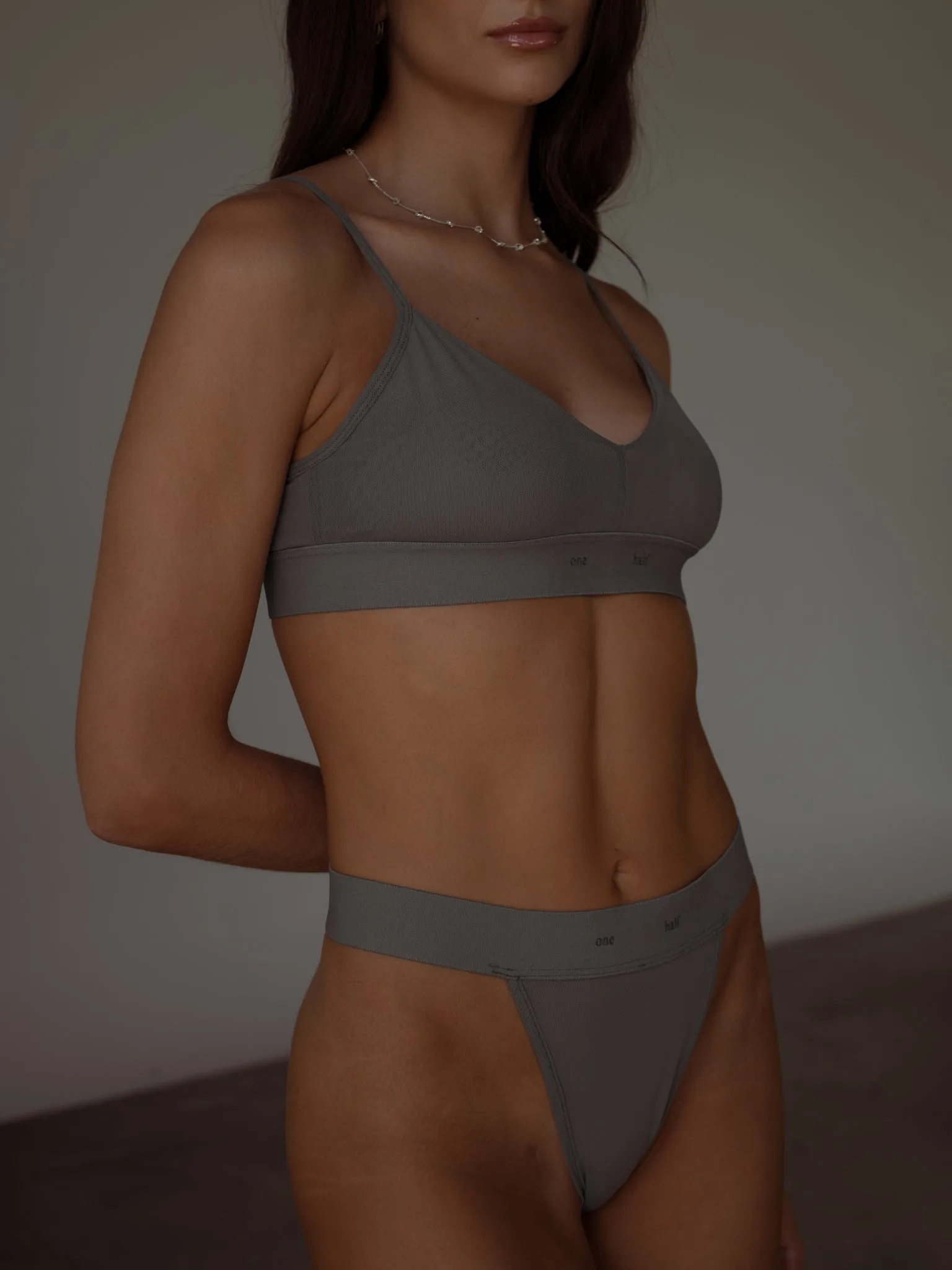 MESH TINY THONG  - GRAFITO GRAY