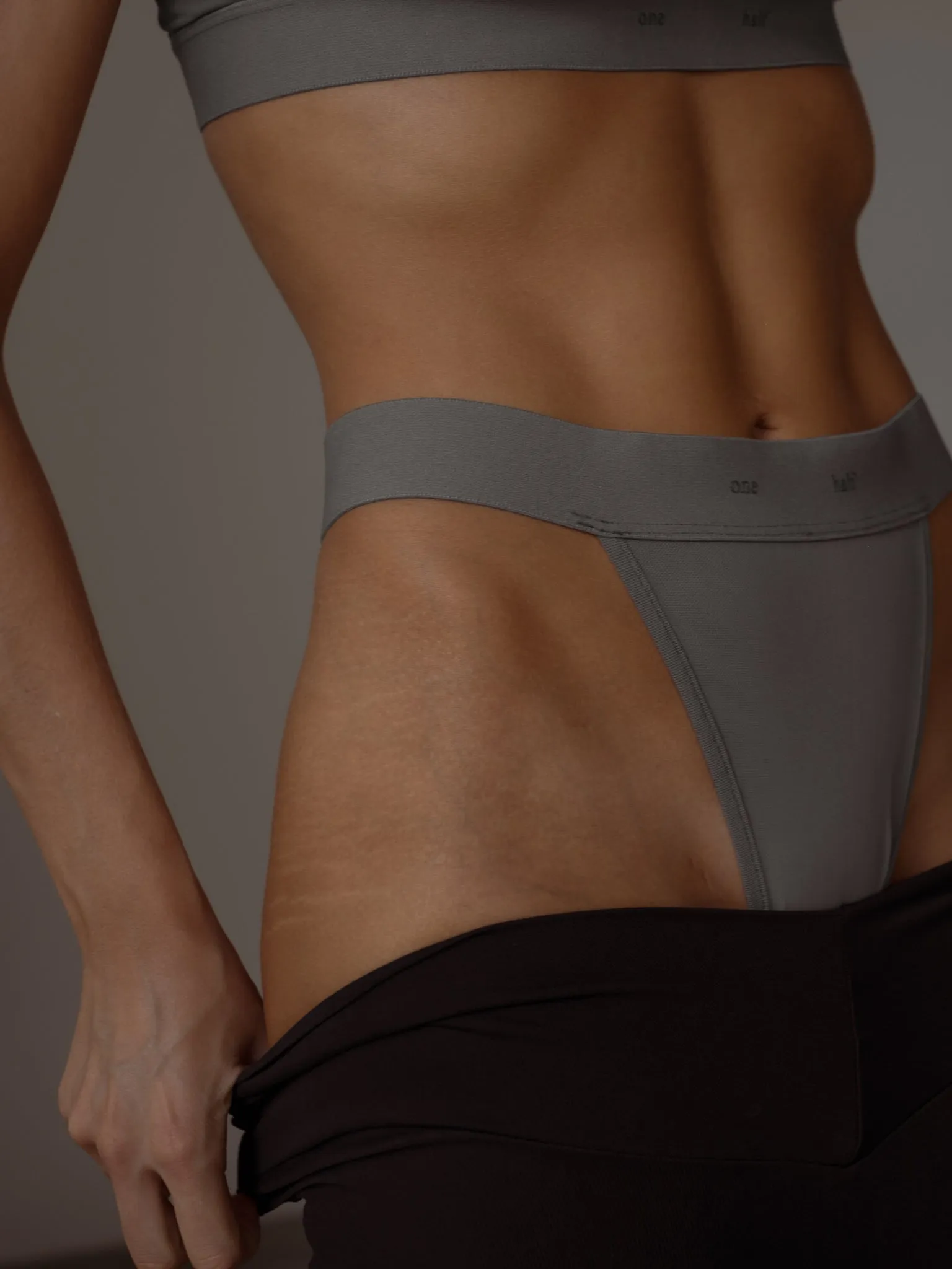 MESH TINY THONG  - GRAFITO GRAY