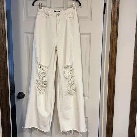missguided bum cutout boyfriend jeans in white via asos