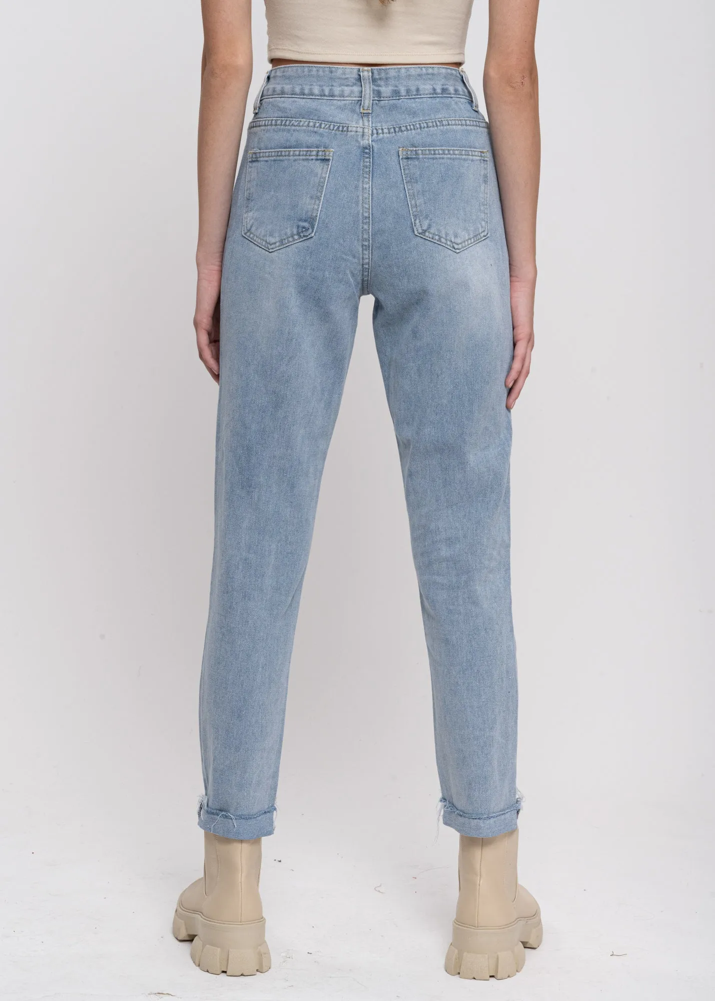 Mom jeans cintura alta bordado margaritas